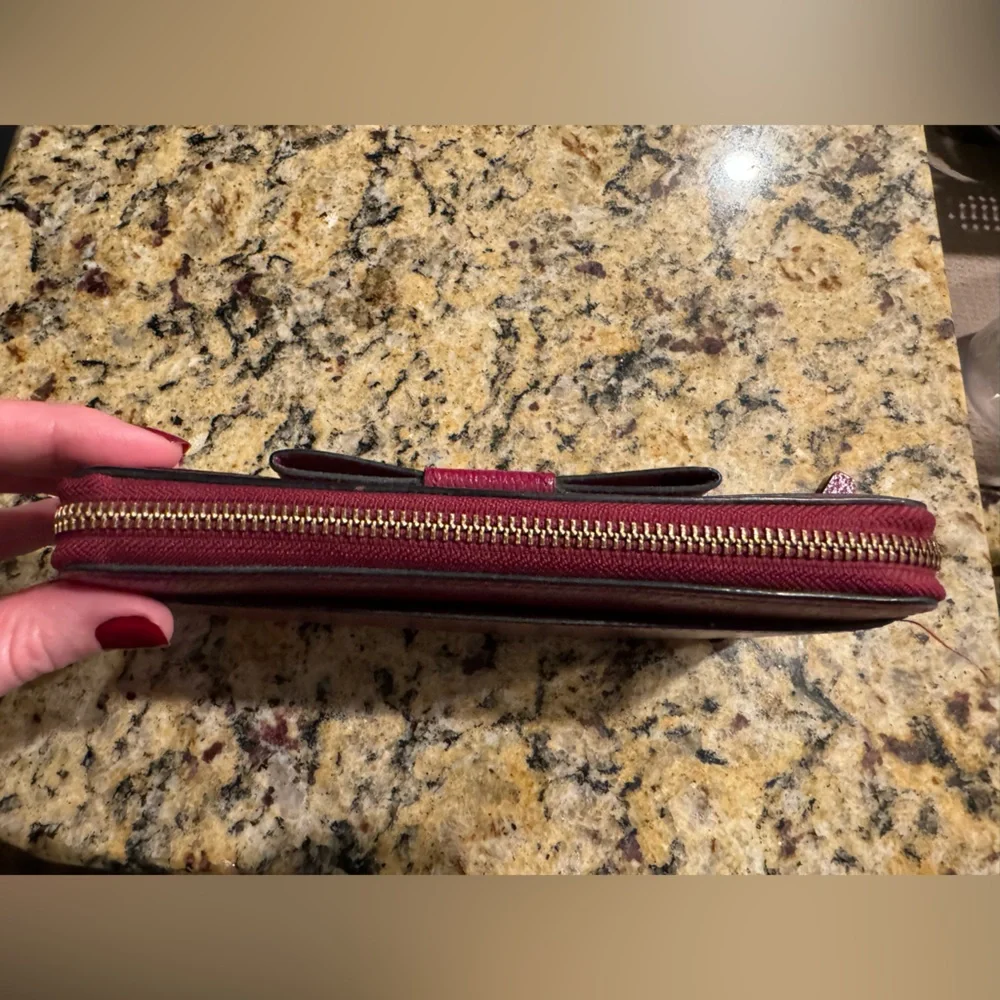 Kate Spade Bow Zip Wallet